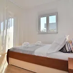 Family House - 50 M To The Beach! 度假居