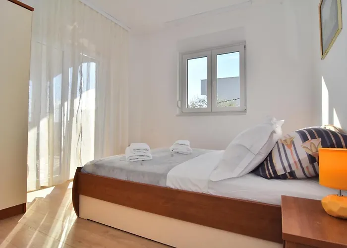 Family House - 50 M To The Beach! 펜션