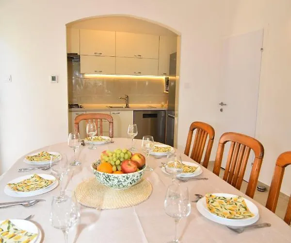 Family House - 50 M To The Beach! 펜션